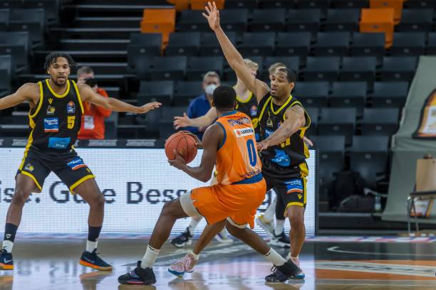 但通过依托 但通过依托